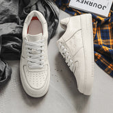 Zapatillas de skate blancas de verano para hombre, versátiles y modernas.
